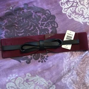 Torrid elastic waist cincher belt